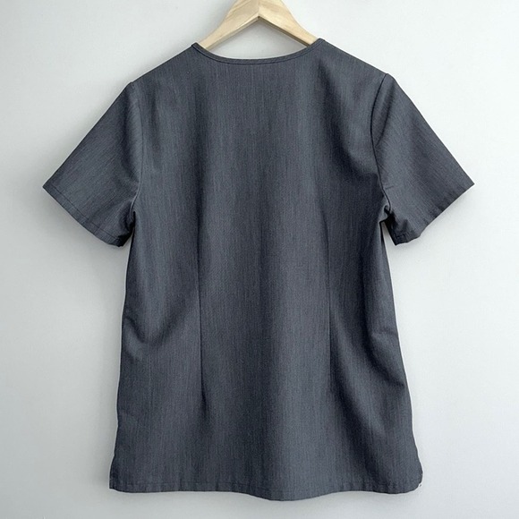 FIGS Casma™ Three-Pocket Scrub Top in Graphite - Picture 5 of 10